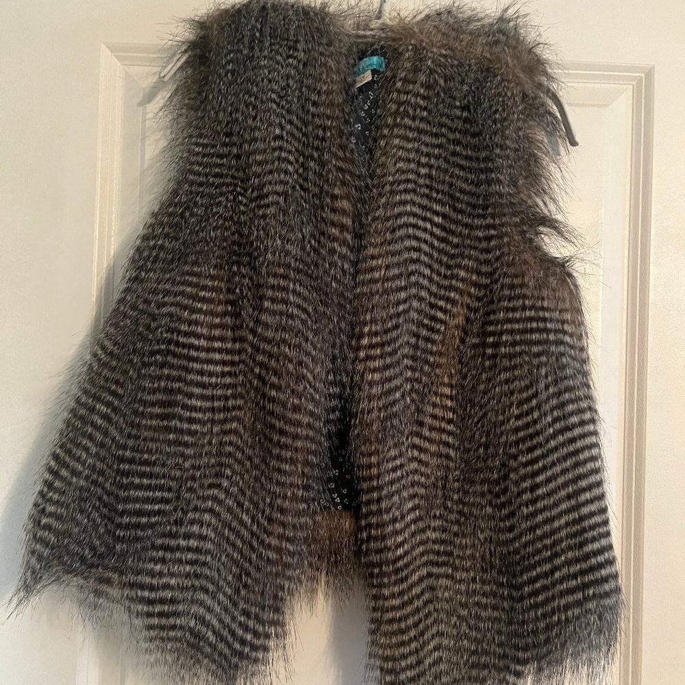 Francesca's Faux Furry Vest - Picture 2 of 4